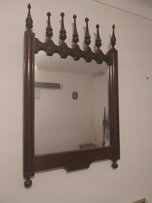 Cama de casal e mesinhas