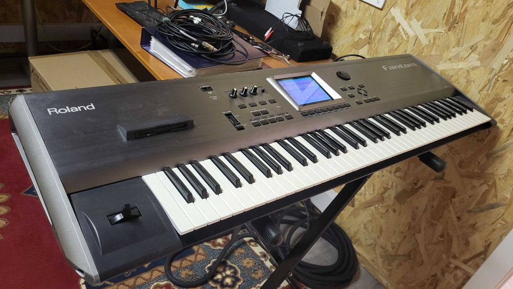 Teclado Roland Fantom 76 teclas