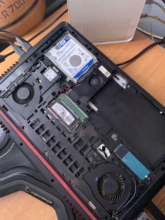 Laptop dell 5577 i5/gtx1050 4gb/16gb ram/ssd/hdd