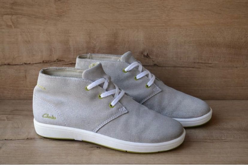 Сірі замшеві черевики