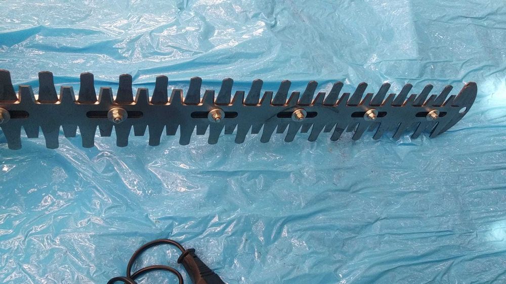 corta sebes Oleo-mac a bateria