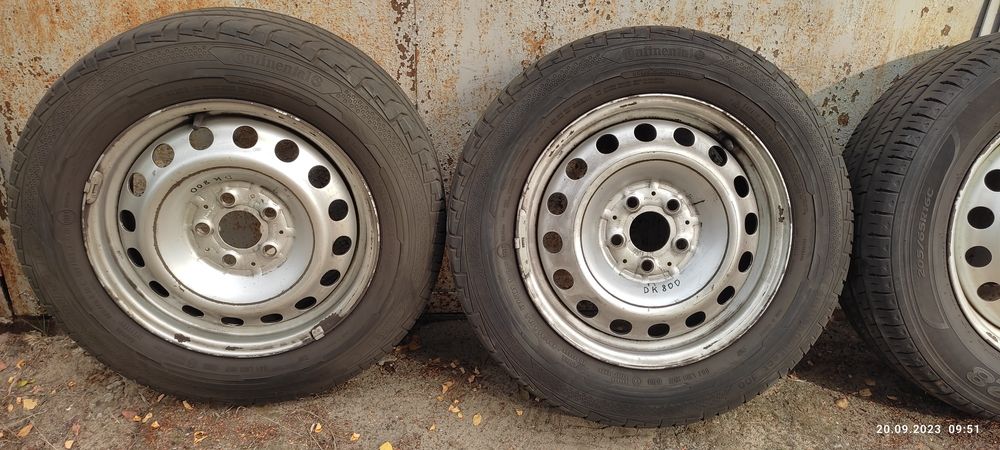 Продам 4 літніх шини с дисками 205/65R16C