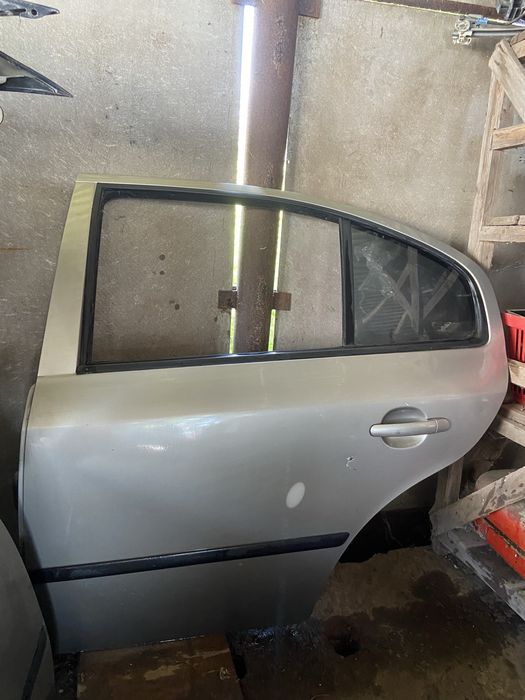 Двері передні Skoda Octavia Tour