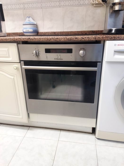 Forno elétrico em inox, da conceituada marca Electrolux 100% funcional