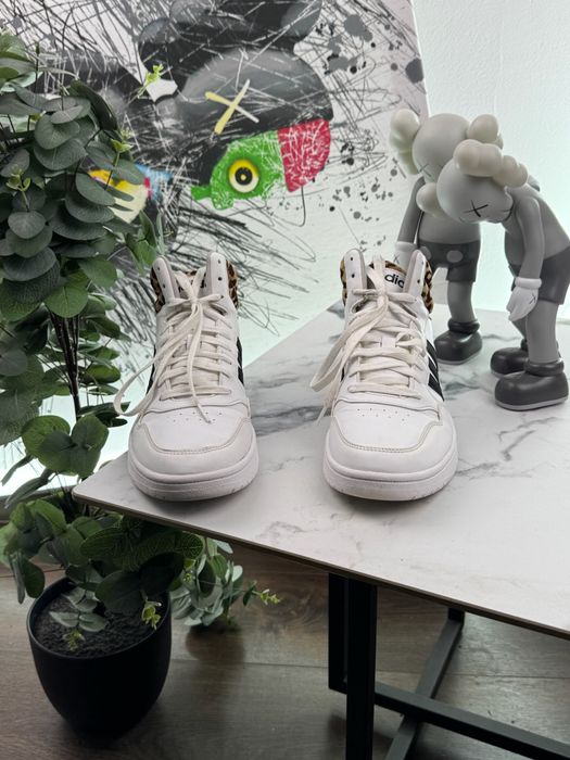 Кросівки Adidas Hoops 42 розмір Е8878