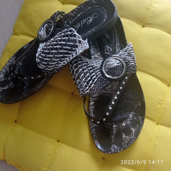 Hit! Klapki damskie czarne