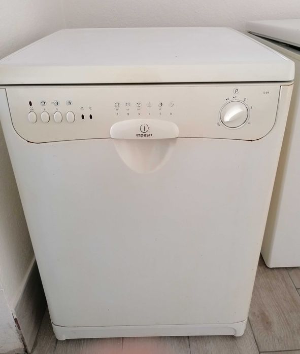 Máquina de lavar loiça Indesit usada