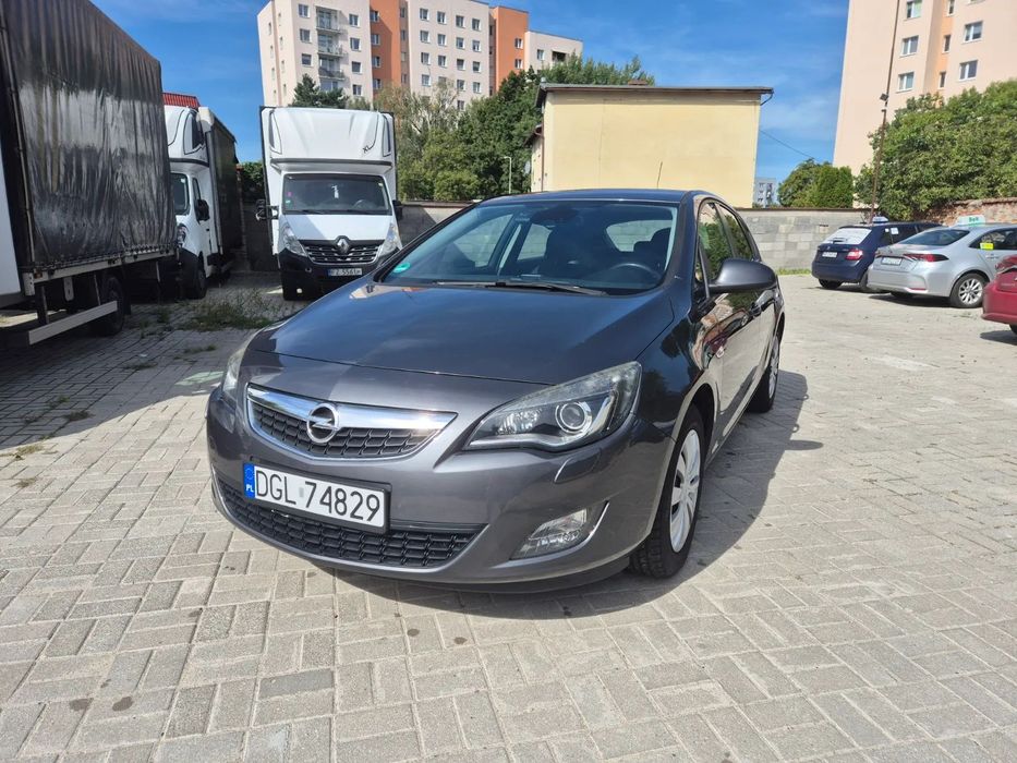 Opel Astra Opel Astra J 1.6 115 KM | Xenon | Grzane fotele | Klimatronik | Hak