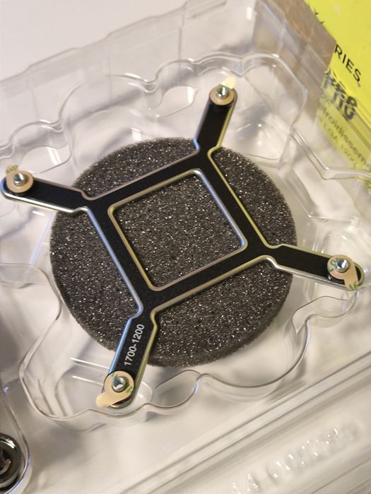 Водоблок Corsair Hydro XSeries C7 RGB PRO для процесорів 1851 1700 1/4