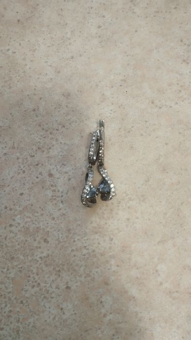 Гарні срібні сережки