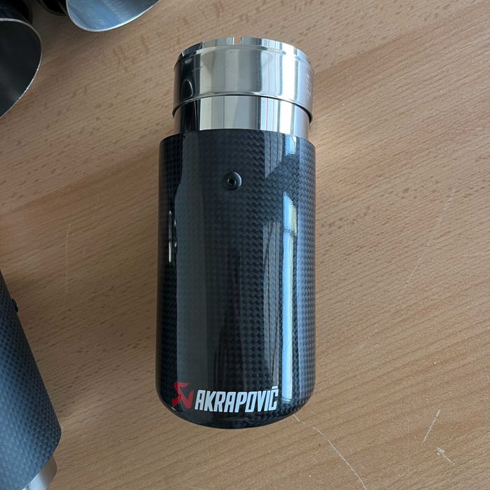 Новые насадки на трубы вихлопа akrapovic одинарные двойные в наличии