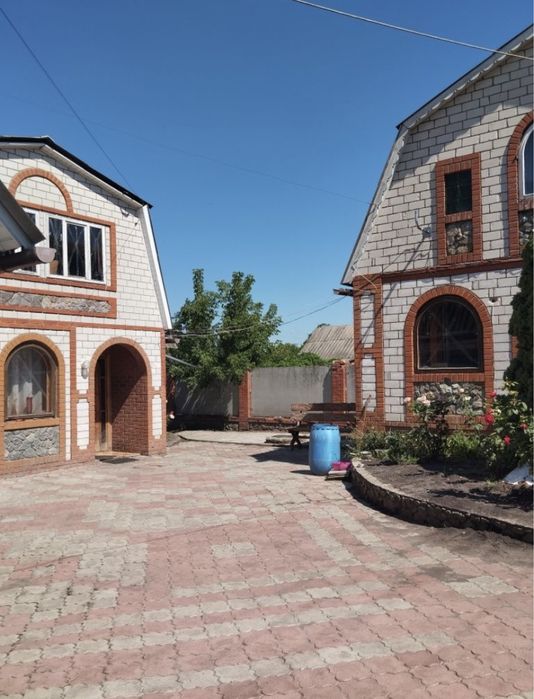 Продам Будинок, баню та великий гараж.Можливий продаж через сертифікат