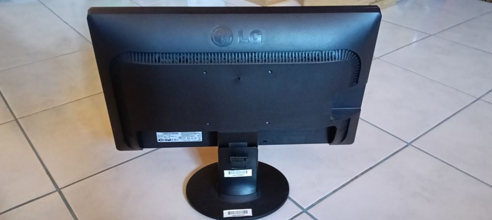 Monitor LG de 19 polegadas