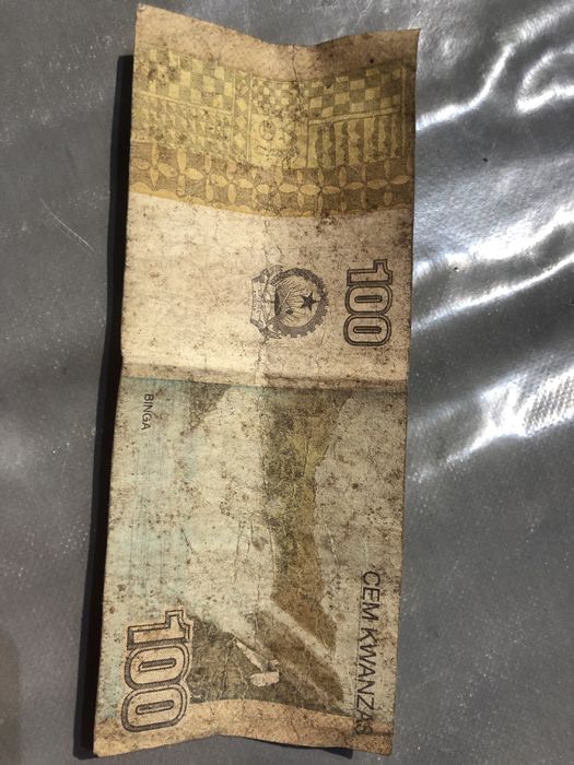 Notas Angola 50 e 100 kwanzas