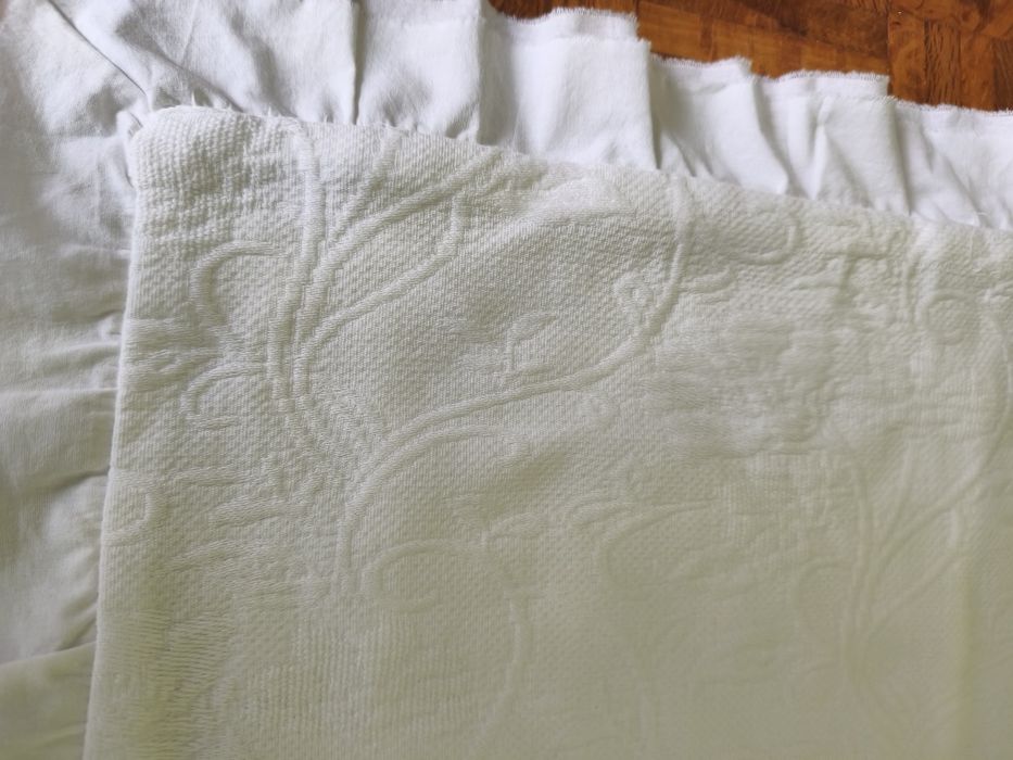 2 fronhas de decoração lavradas em algodão novas