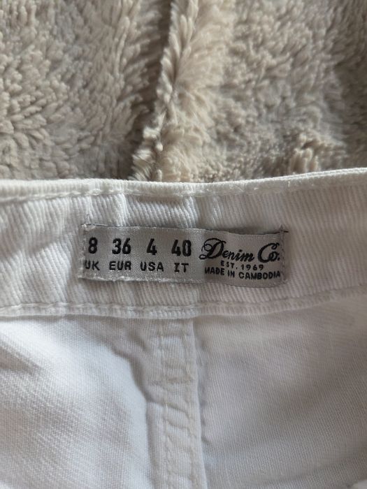Białe szorty primark