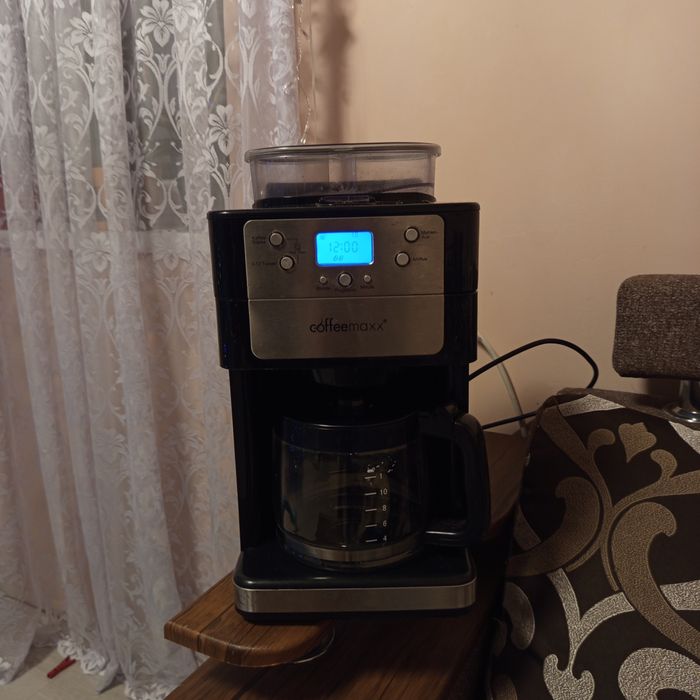 Кавомашина  CoffeMaxx чорна KT-009