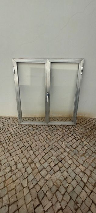 Vendo Janelas e caixilhos de Alumínio Cinzento vidro simples – Usadas