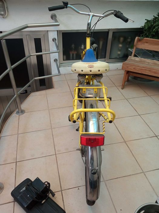 Bicicleta com sistema elétrico (não funciona)