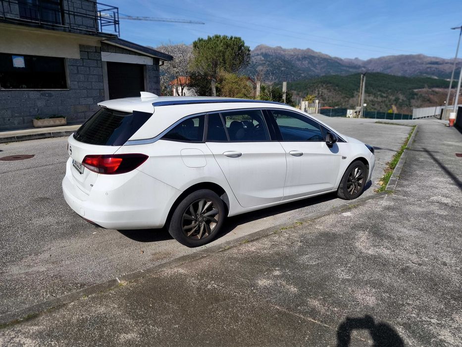 Opel Astra Sports Tourer 1.6 CDTI — photo 2