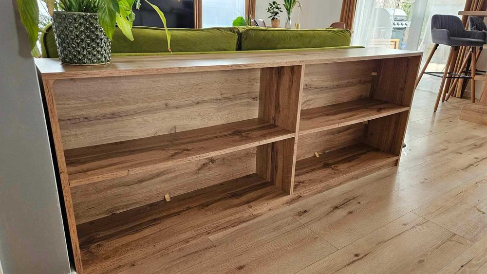 Pojemny regał na książki dekoracje