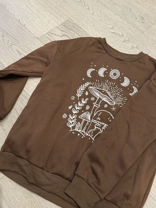 brązowa bluza w grzyby