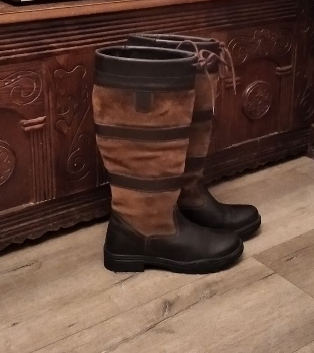 Женские замшевые сапоги