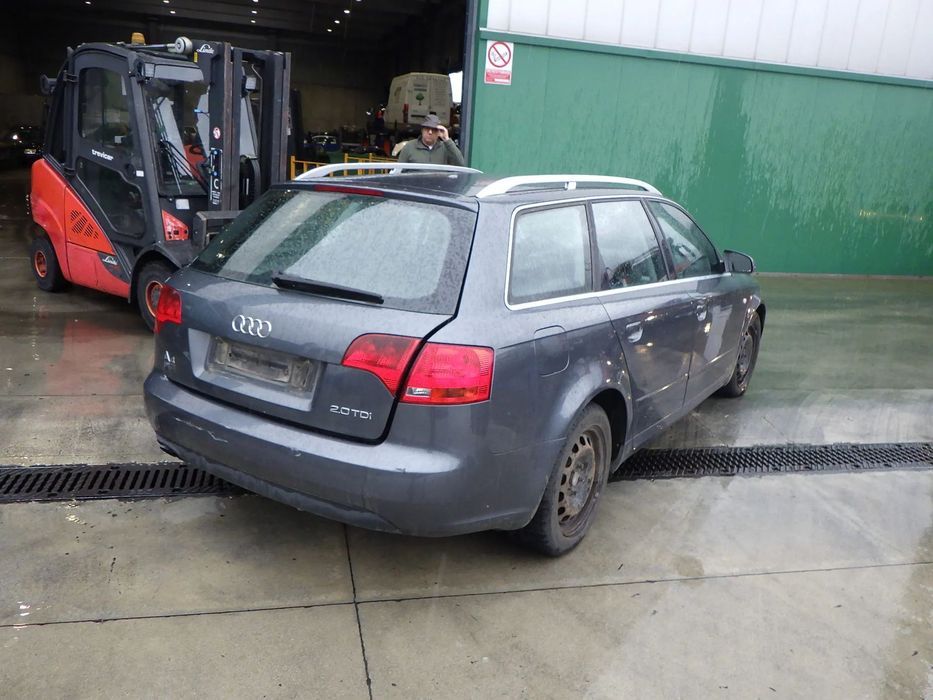 Tablier Audi A4 Avant 8E B7 2.0 tdi 140cv BLB 2004