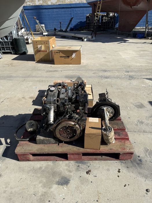 Motor Yanmar 3YM30 com saildrive SD25