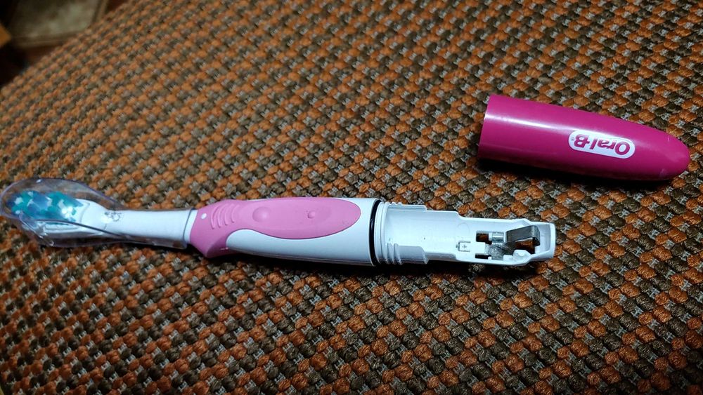 ЕЛЕКТРО Зубна щітка ORAL-B оригінальна на 1 батарейці-з Європи