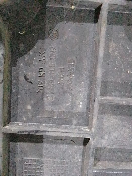 Caixa De Alujamento De Bateria Volkswagen Polo (6N2)