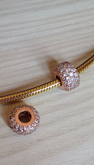 Dwa charmsy do bransoletki Pandora