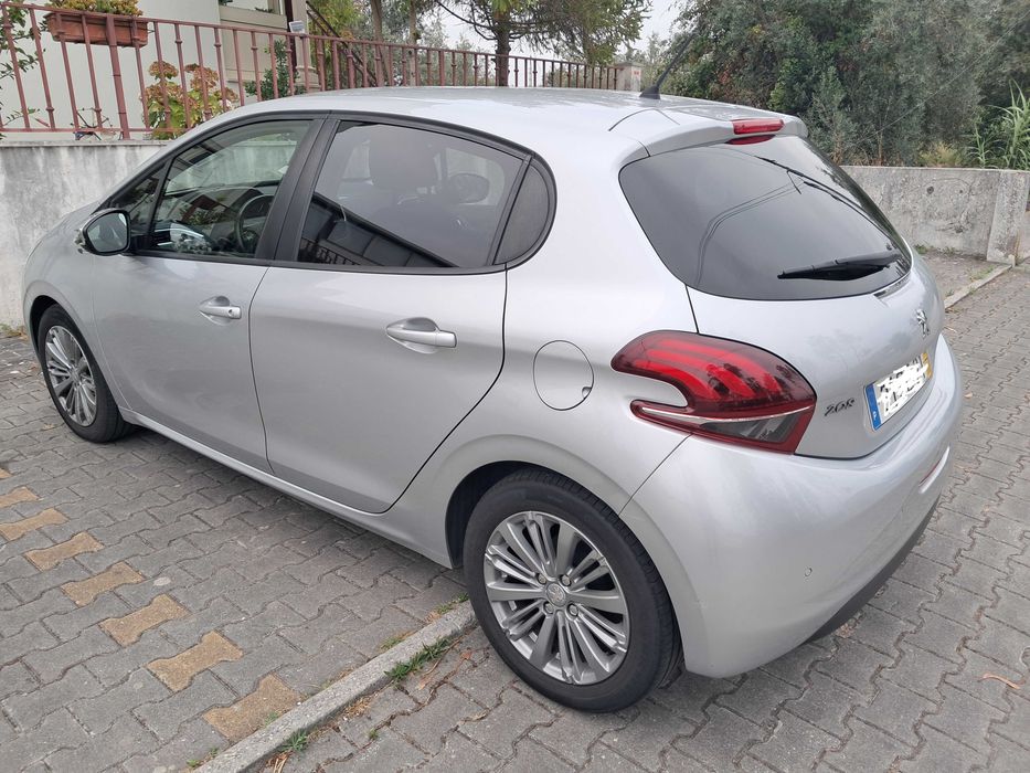 Peugeot 208 1.6 HDi Style | 2016 | 188.000 km | 6900 €