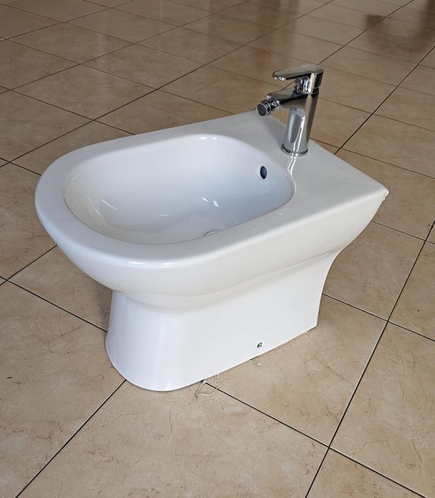 Bidé com torneira