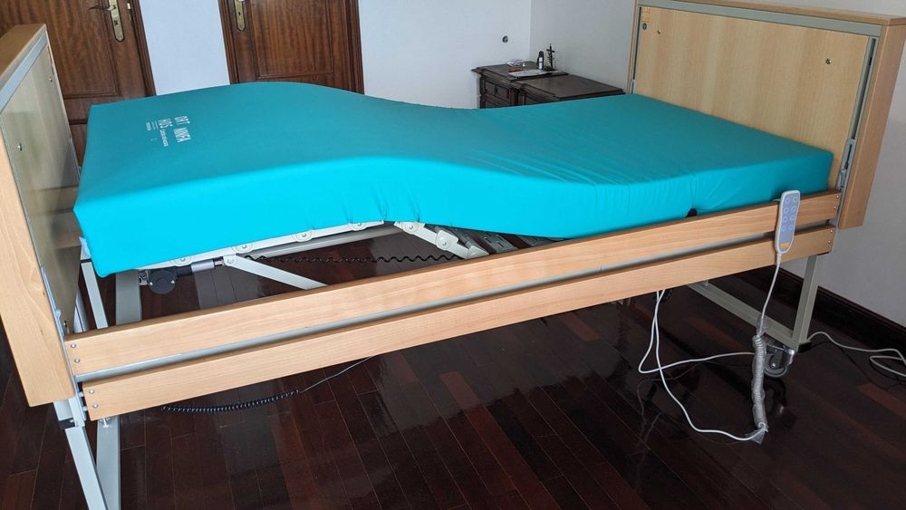 Cama Elétrica Articulada Orthos Triumph - Repartida e Colchão Hidrogel