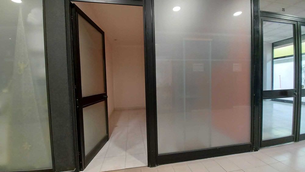 LOJA CENTRO COMERCIAL MOCHOS 2.º Andar