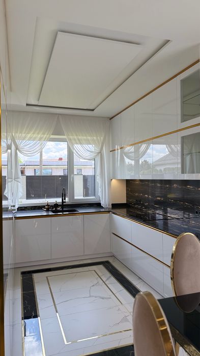 Продаж розкішного будинку с. Рованці