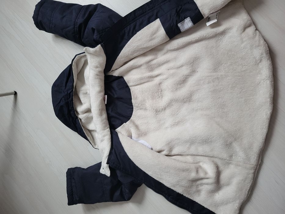 Куртка весна-осінь на дівчинку 7-8 років.