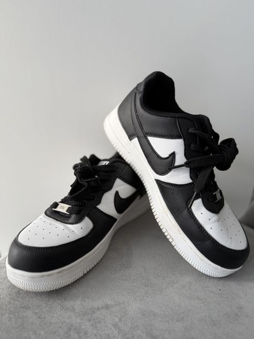 Кросівки Nike.