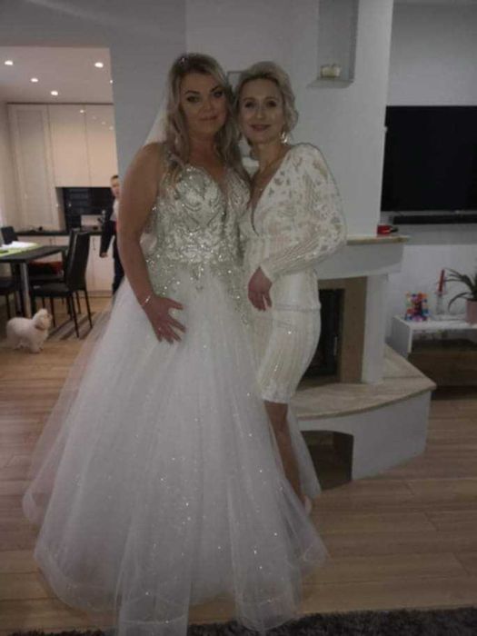 Piekna suknia ślubna plus size