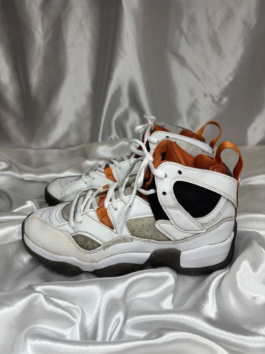 Nike air jordan jumpman two trey GS białe pomarańczowe jordany