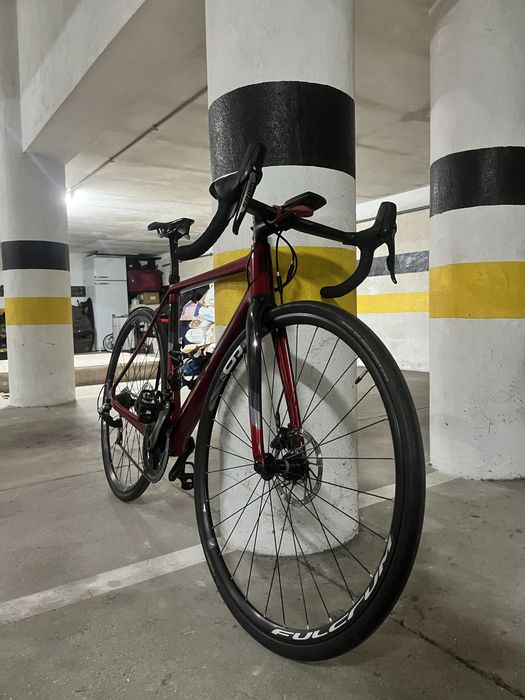 Bicicleta Tamanho M toda em carbono (menos as rodas)