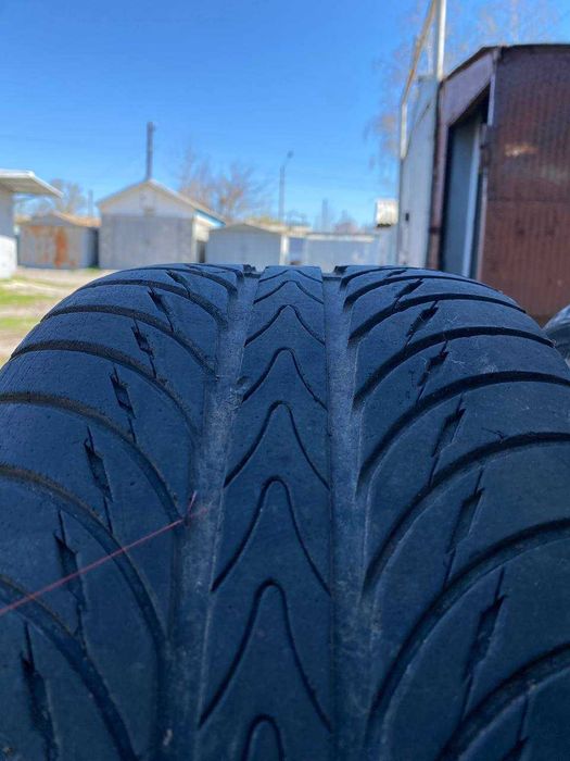 Продам Michelin 215/40/R16
