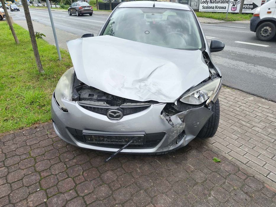 Mazda 2 w całości