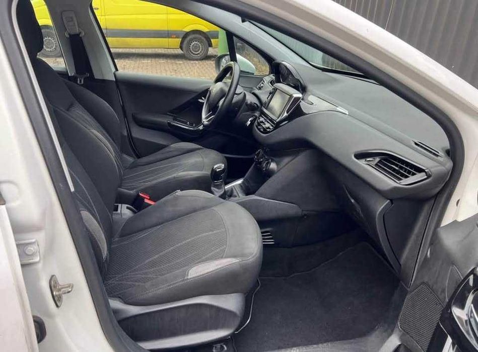 Peugeot 208 — fotografia 7