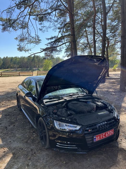Audi a4 б9.