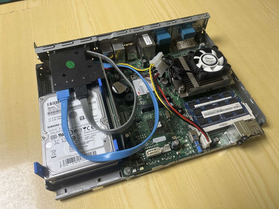 Fujitsu Futro S900 – Mini PC / NAS, 8GB RAM i SSD, 2x1 TB HDD