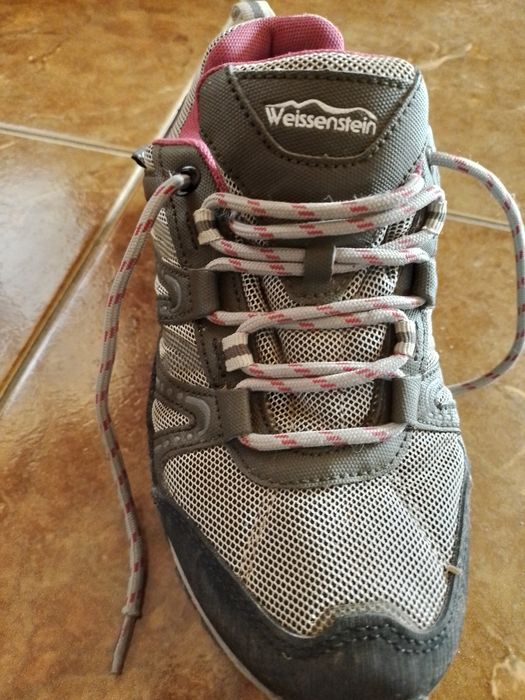 Кросівки  жіночі