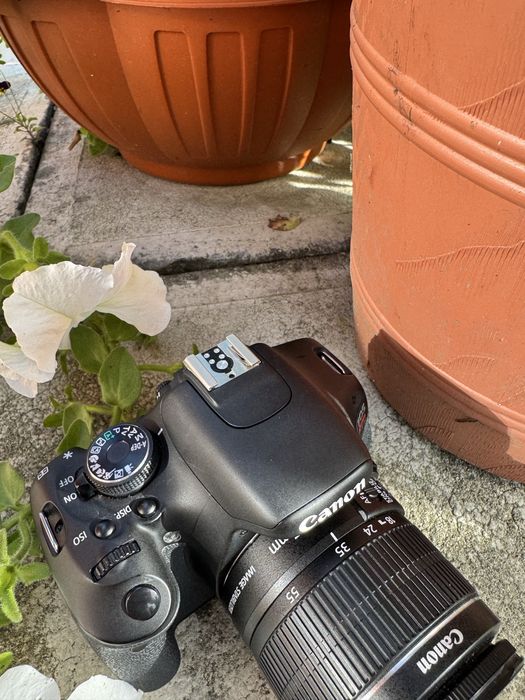 Canon Rebel T3i (600 D) + 18-55 + 4 baterie