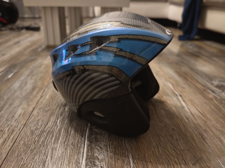 Kask narciarski na glowe okolo 55cm